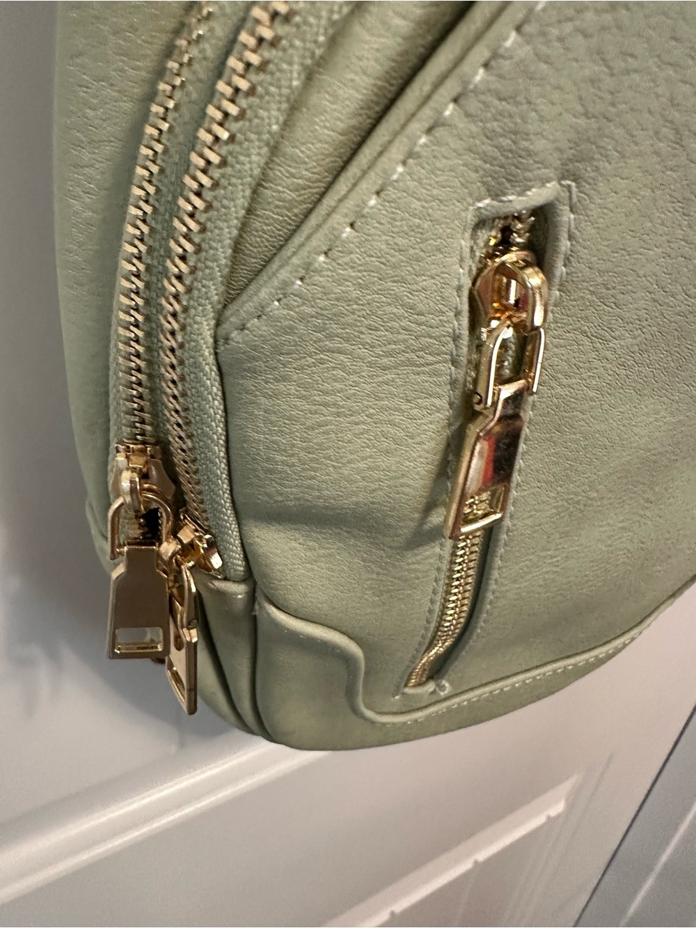 Antik Kraft Sage Green Crossbody Sling with Patterned Guitar Strap - Picture 4 of 9